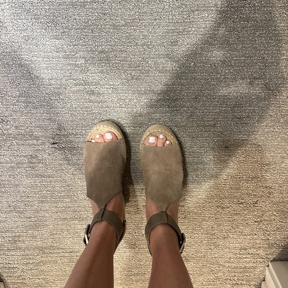 Marc Fisher Wedges - Picture 4 of 5